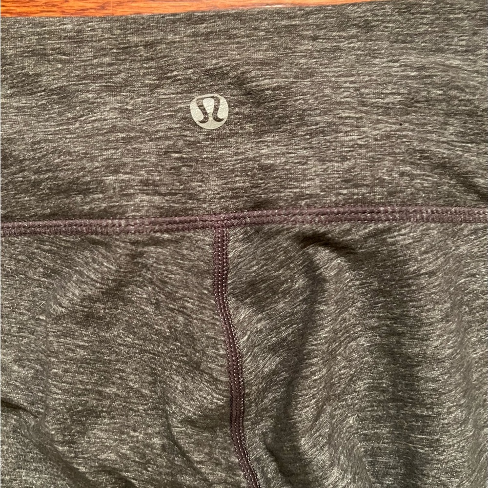 Lululemon Cropped Ruched Waist Band Grey Capri Leggings Women’s Sz 10 VHTF EUC - Picture 8 of 14